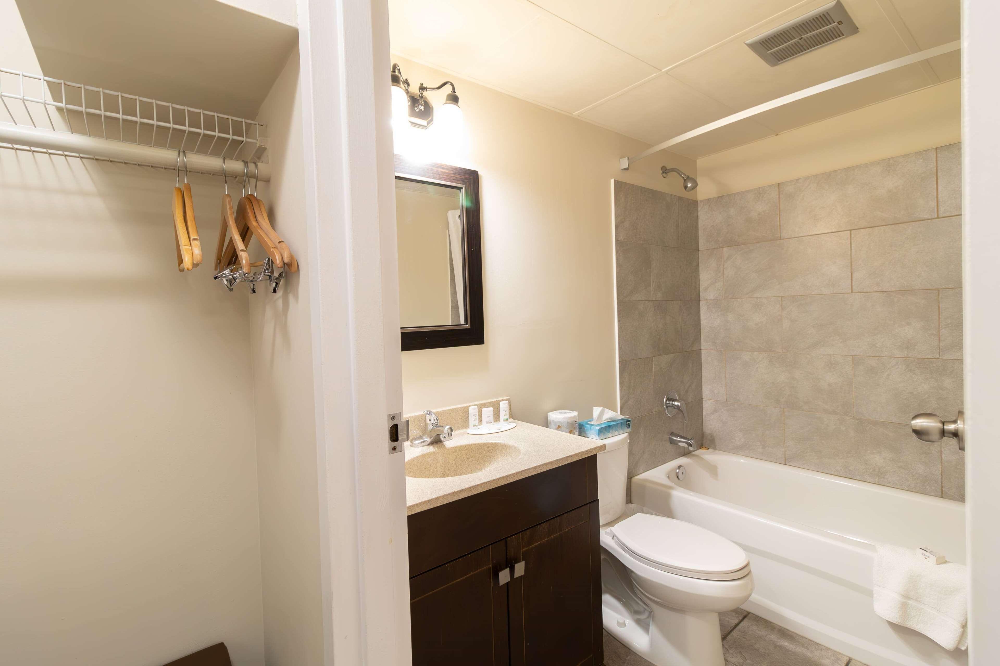 Queen Room with Two Queen Beds - Pet Friendly/Non-Smoking